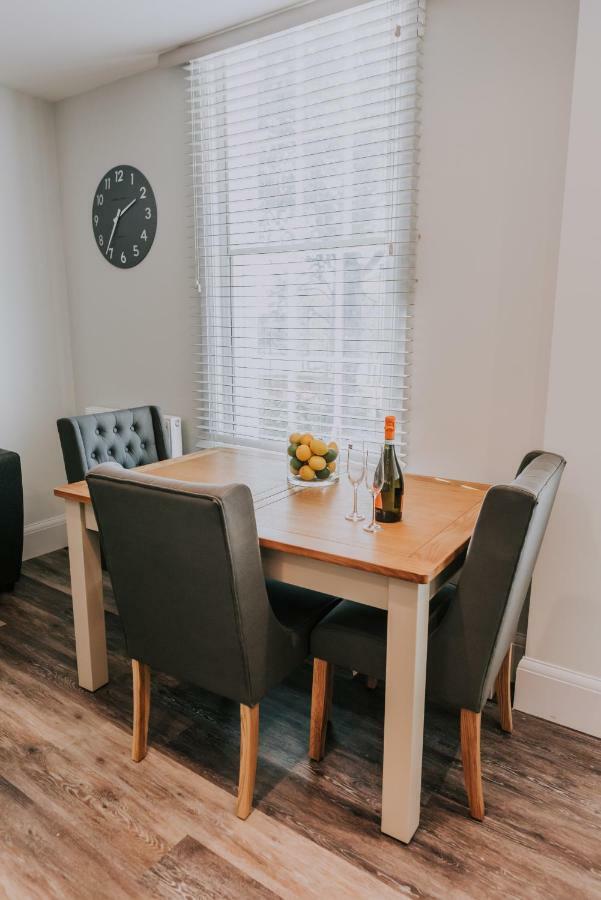 Cavendish House With Secure, Allocated Parking, 2 Mins Walk From Windsor Castle Bagian luar foto
